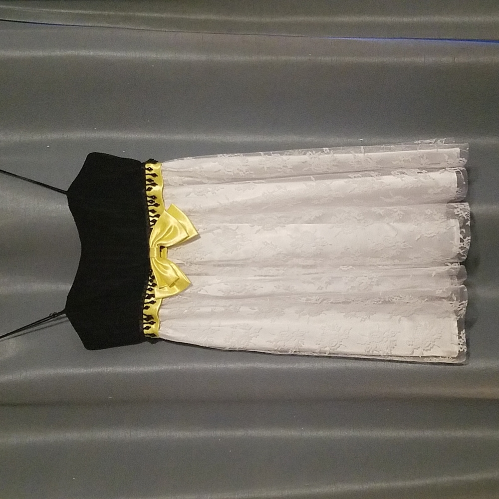 Vintage (New) Sweet Betsey Johnson Black and White Baby doll Lace Size 4 Dress